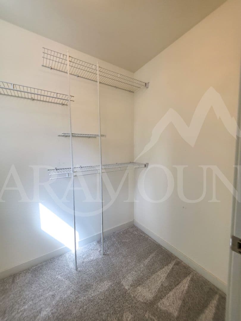 Port Orchard House: 2163 SW Warbler Way