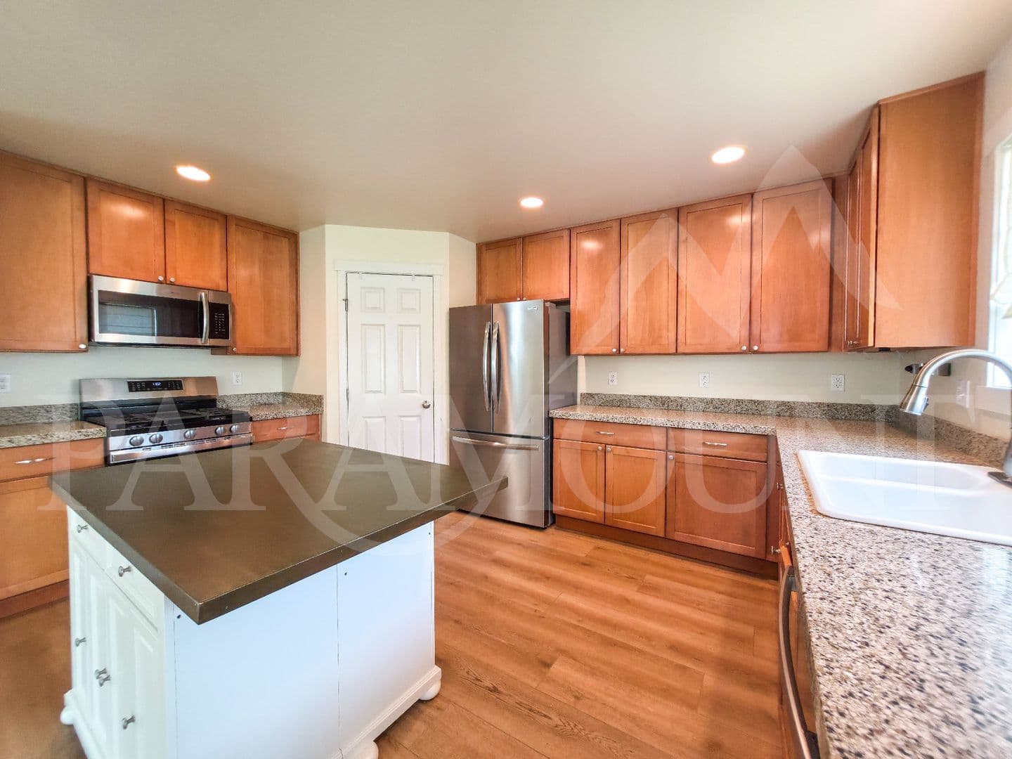 Port Orchard House: 2163 SW Warbler Way