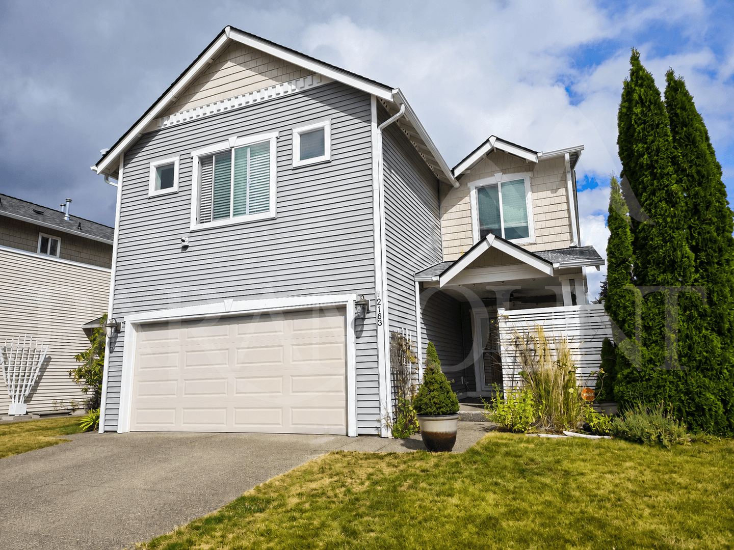 Port Orchard House: 2163 SW Warbler Way
