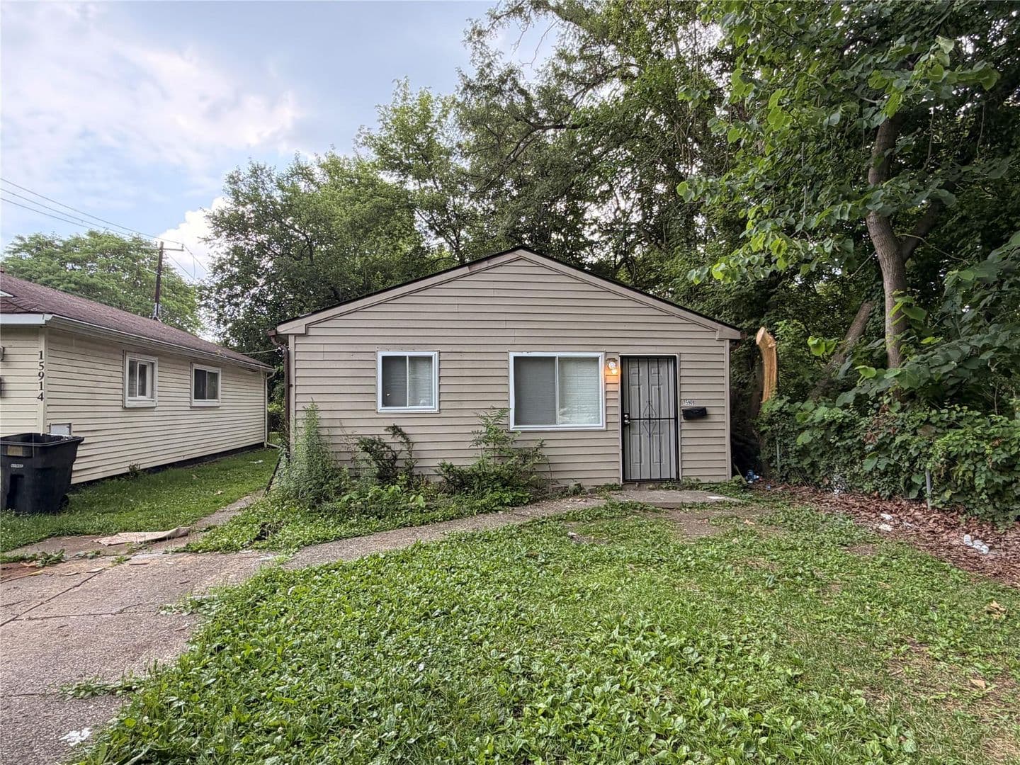 Detroit House: 15908 Dacosta Street