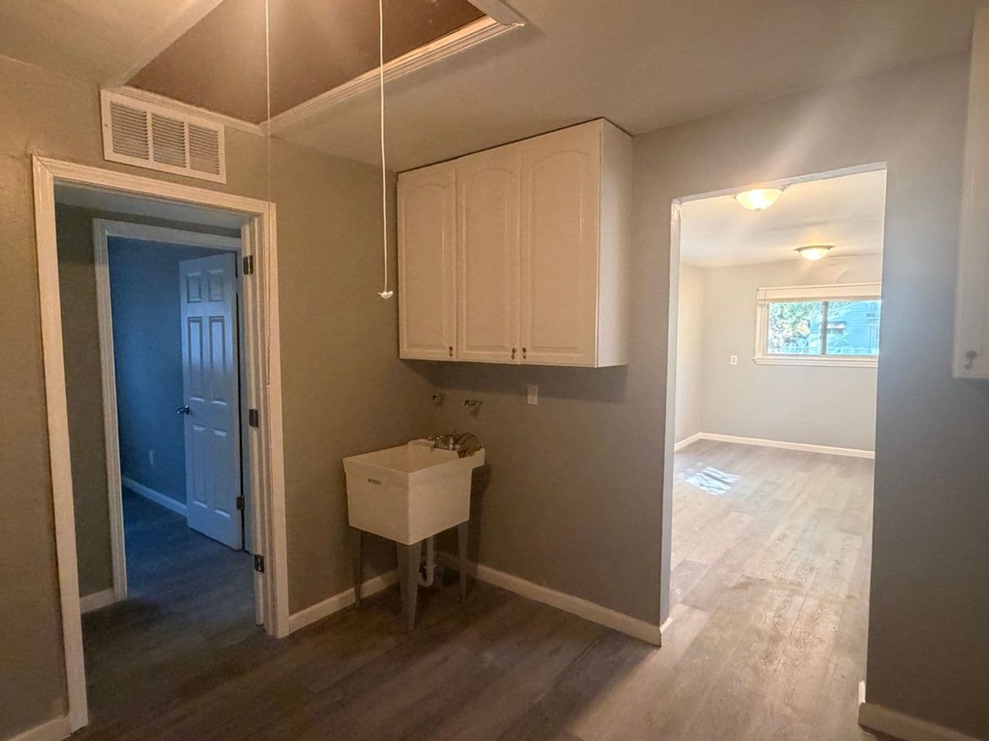 Detroit House: 15853 Dacosta Street