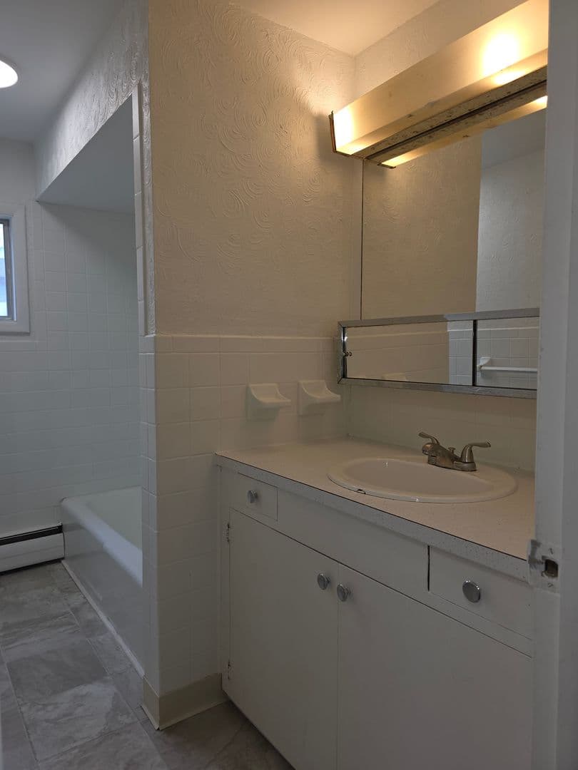 Elmira Apartment: 515 W WATER ST