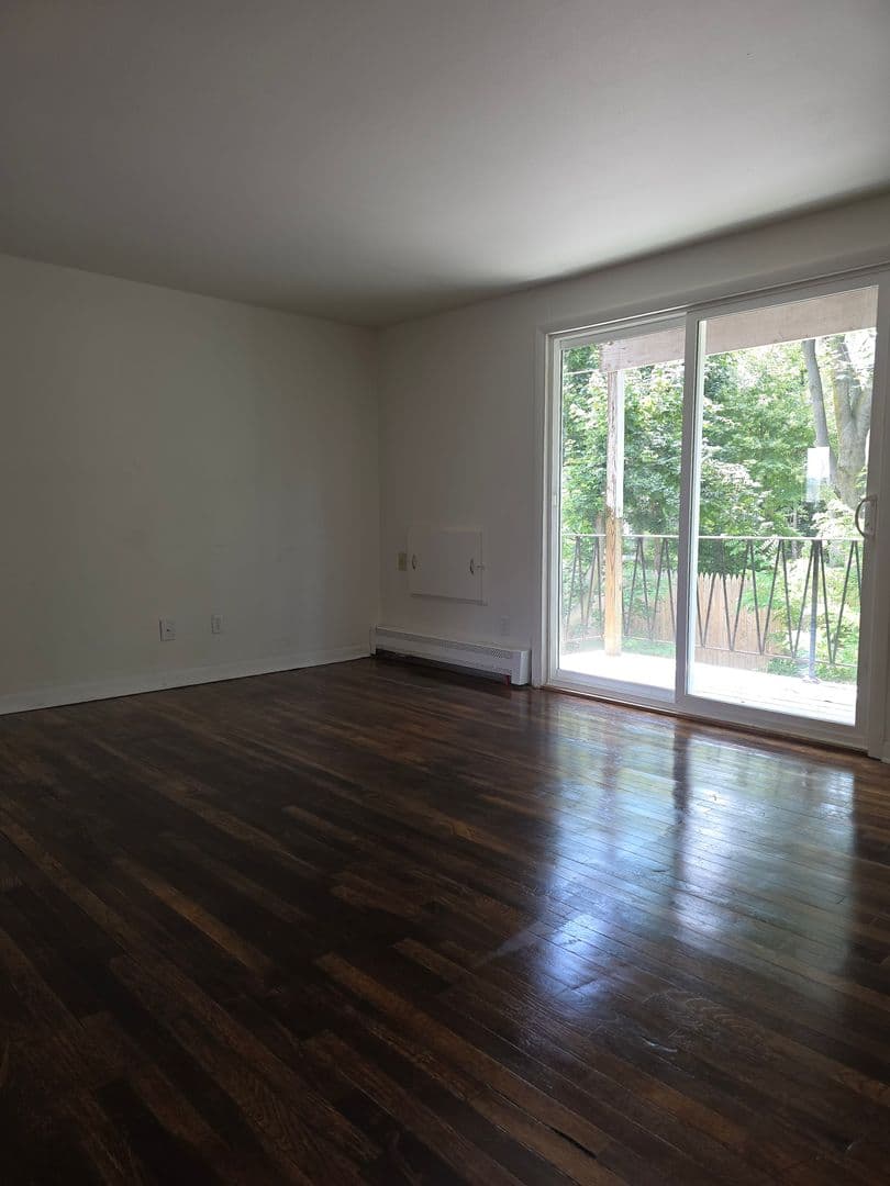Elmira Apartment: 519 W WATER ST