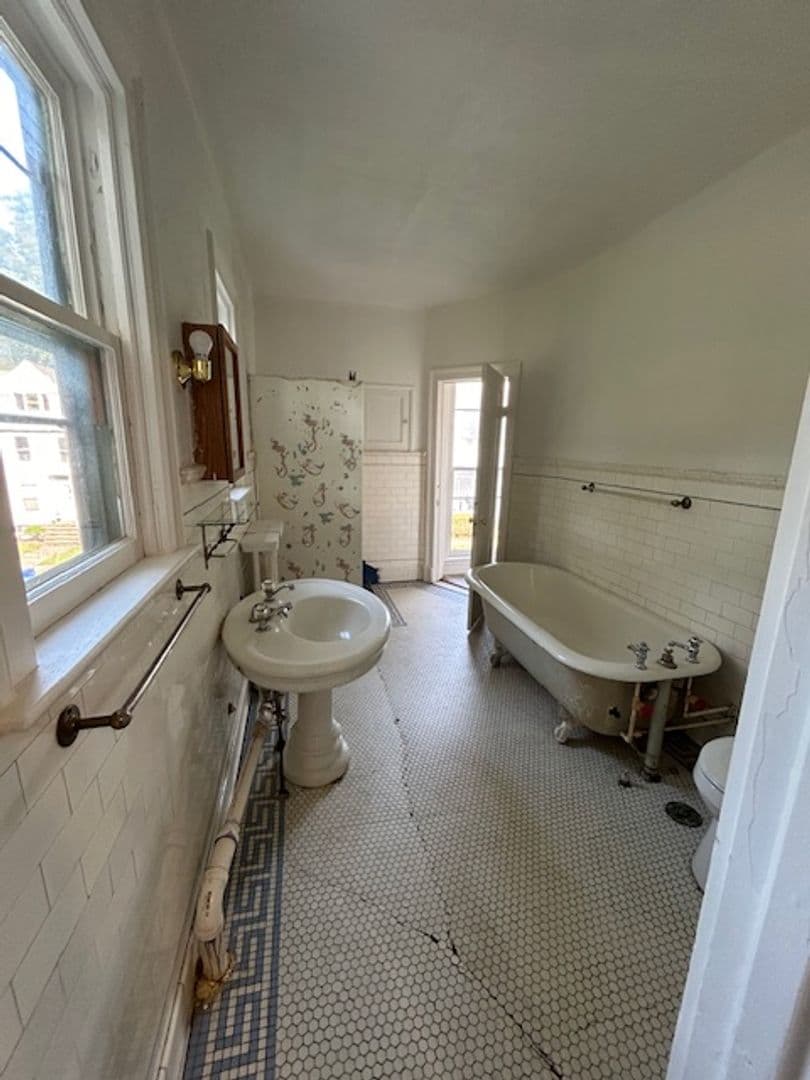 Elmira Apartment: 504 Maple AVE