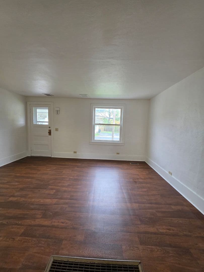 Elmira Heights Apartment: 2115-2117 College AVE