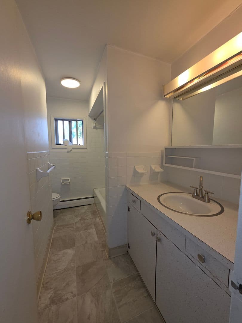 Elmira Apartment: 515 W WATER ST