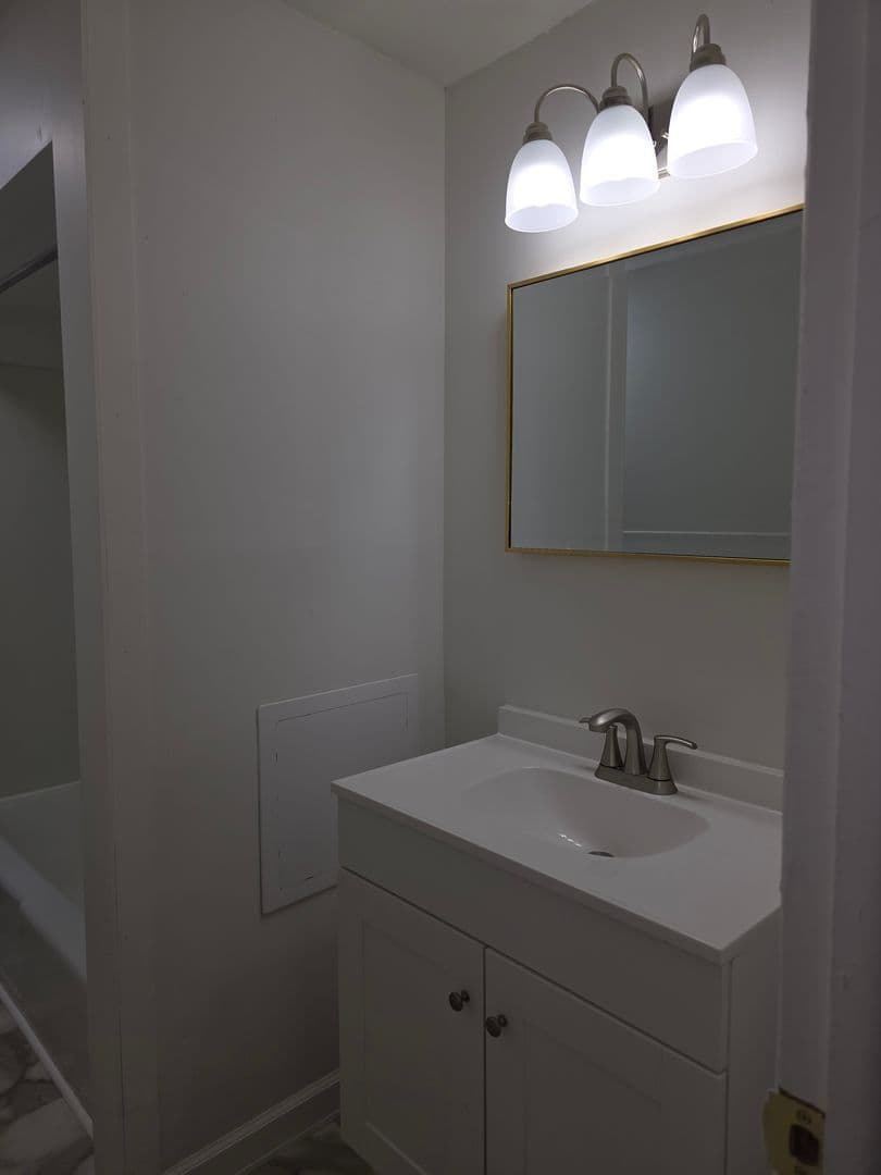 Elmira Apartment: 519 W WATER ST