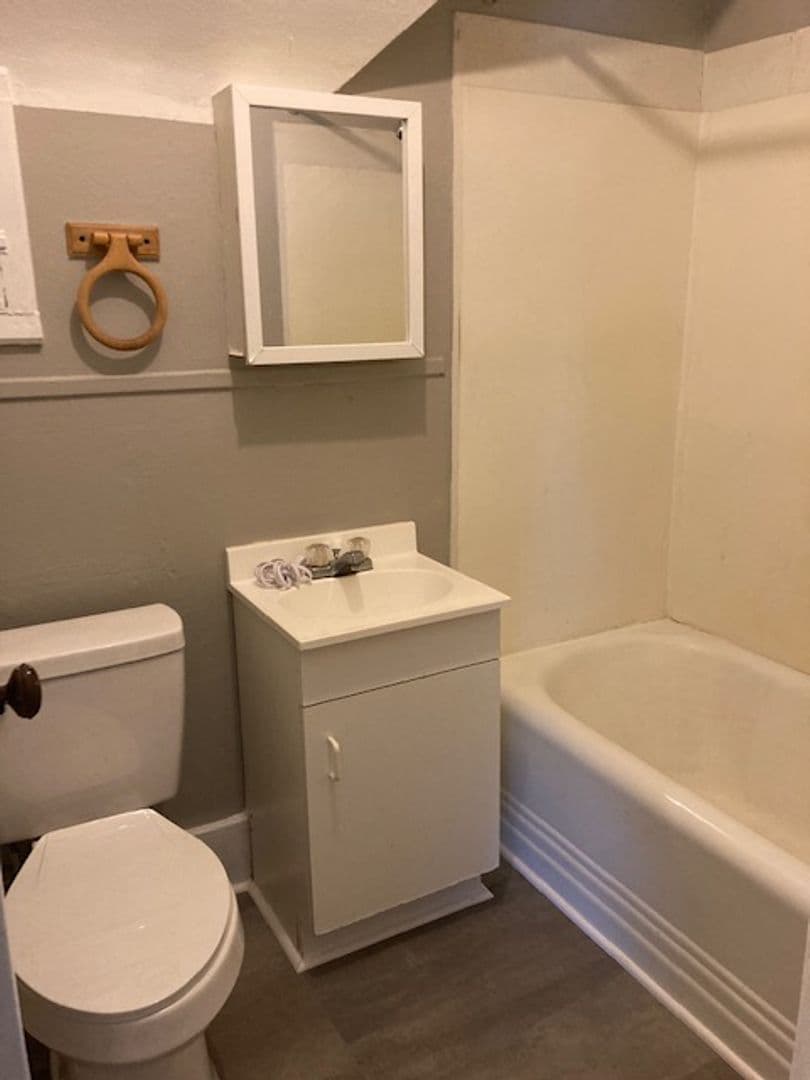 Elmira Apartment: 351 Maple AVE