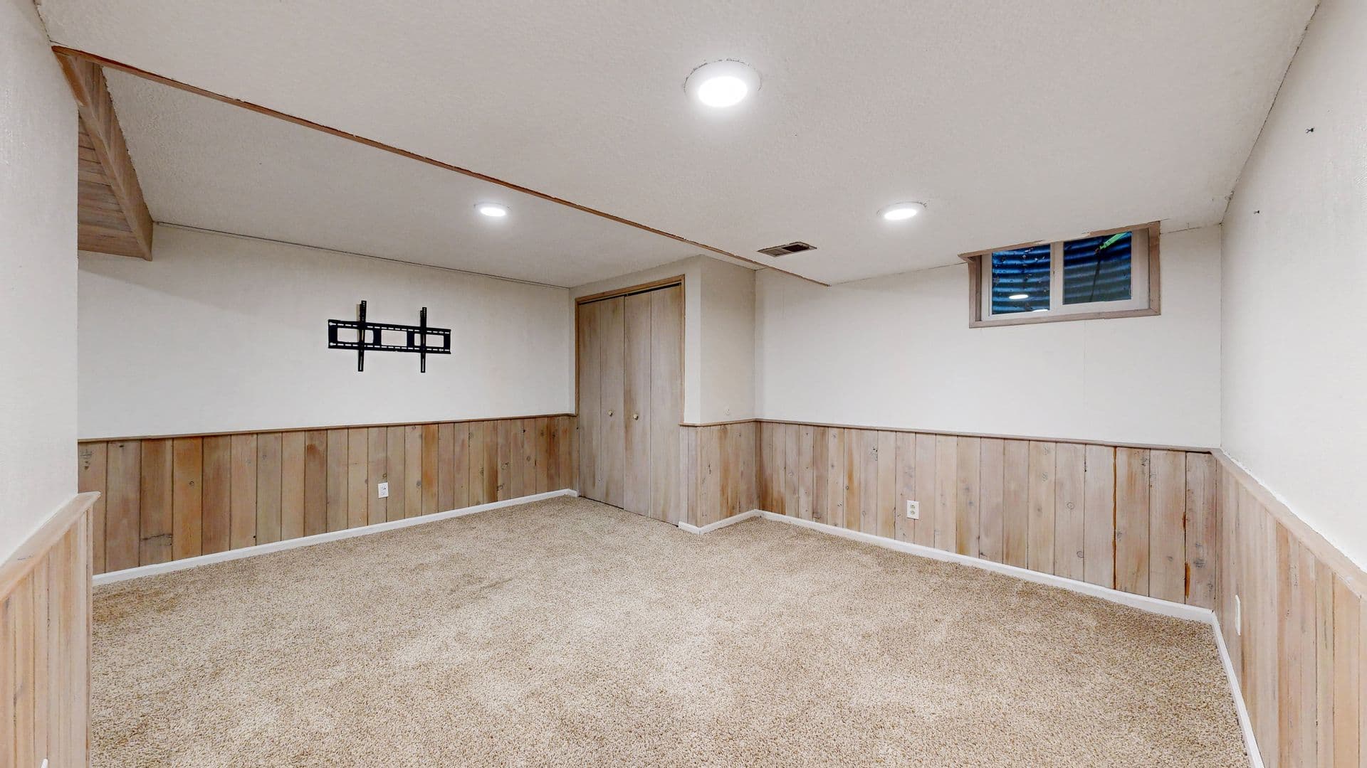 Aurora House: 2946 S Moline Pl