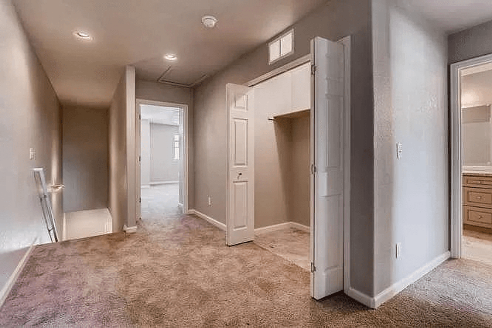 Aurora House: 2631 Sable Blvd