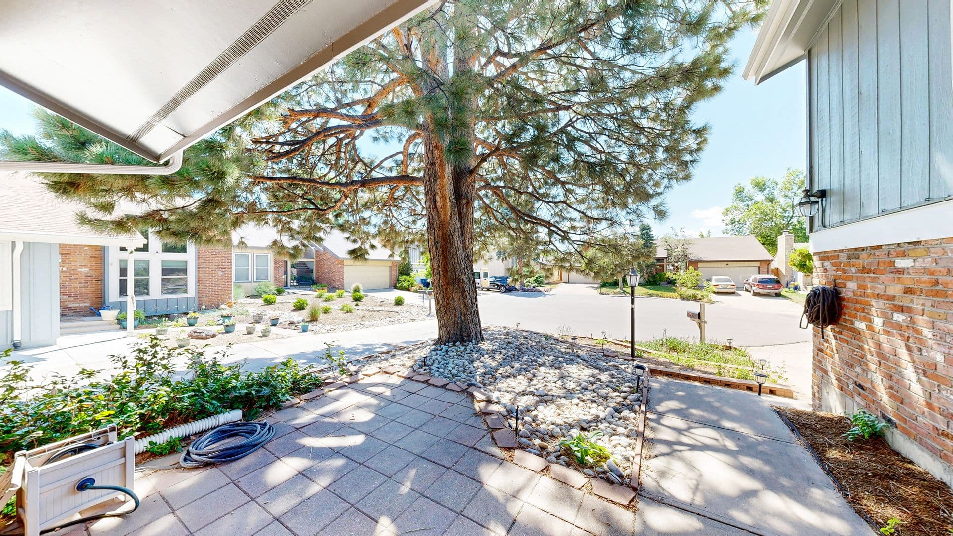 Aurora House: 2946 S Moline Pl