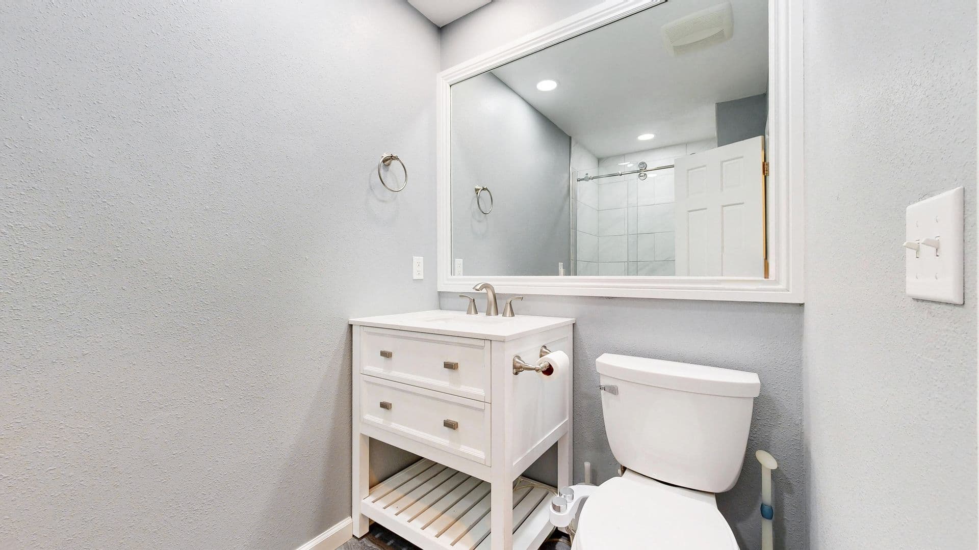 Aurora House: 2946 S Moline Pl