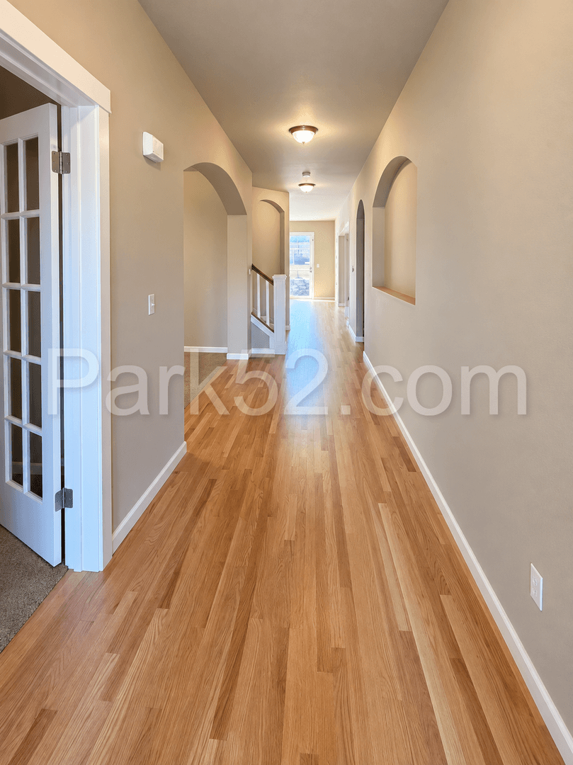 Puyallup House: 18608 111th Ave Ct E