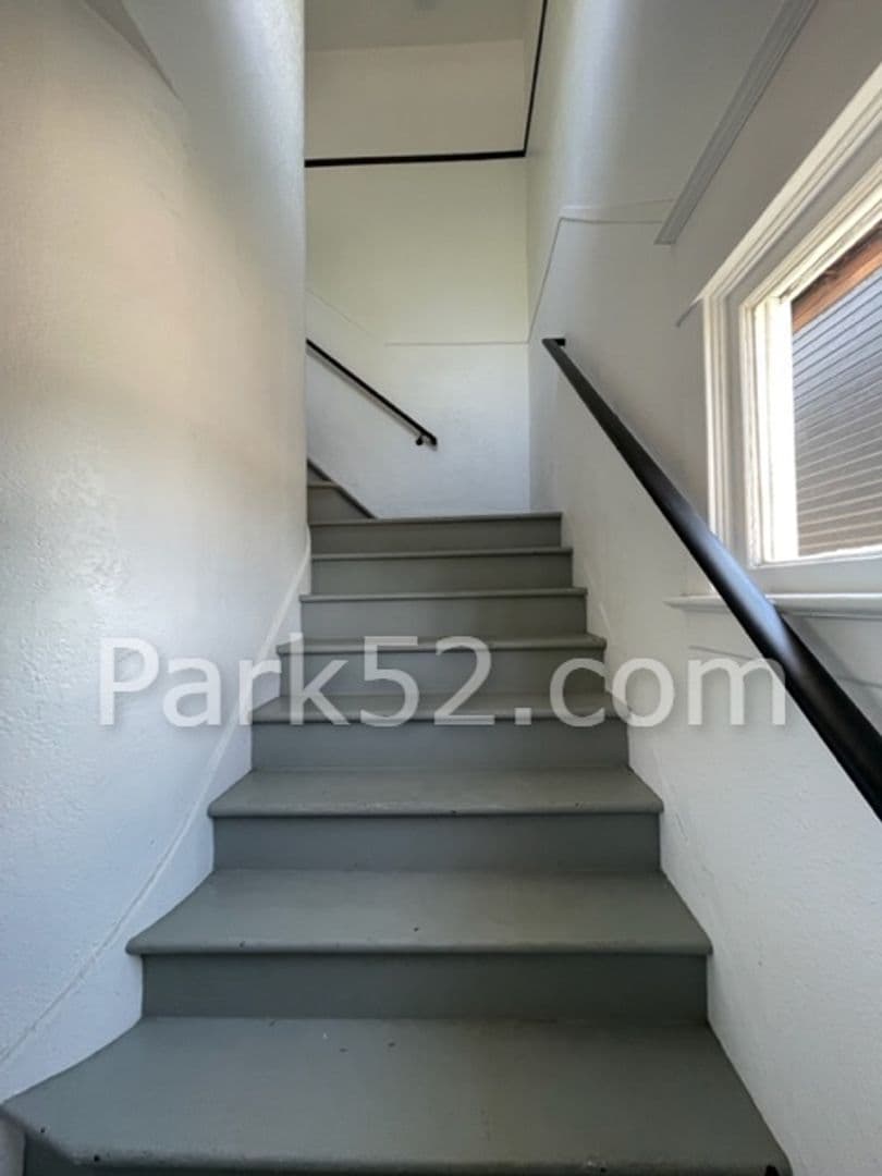 Tacoma Apartment: 1408 6th Ave