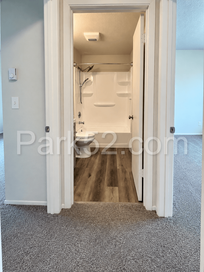 Sumner Apartment: 5606 Parker Rd E #D