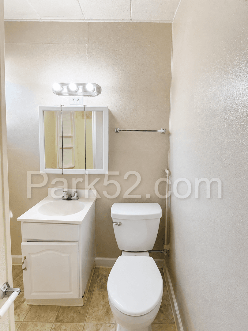 Tacoma Apartment: 766 96th St S #2