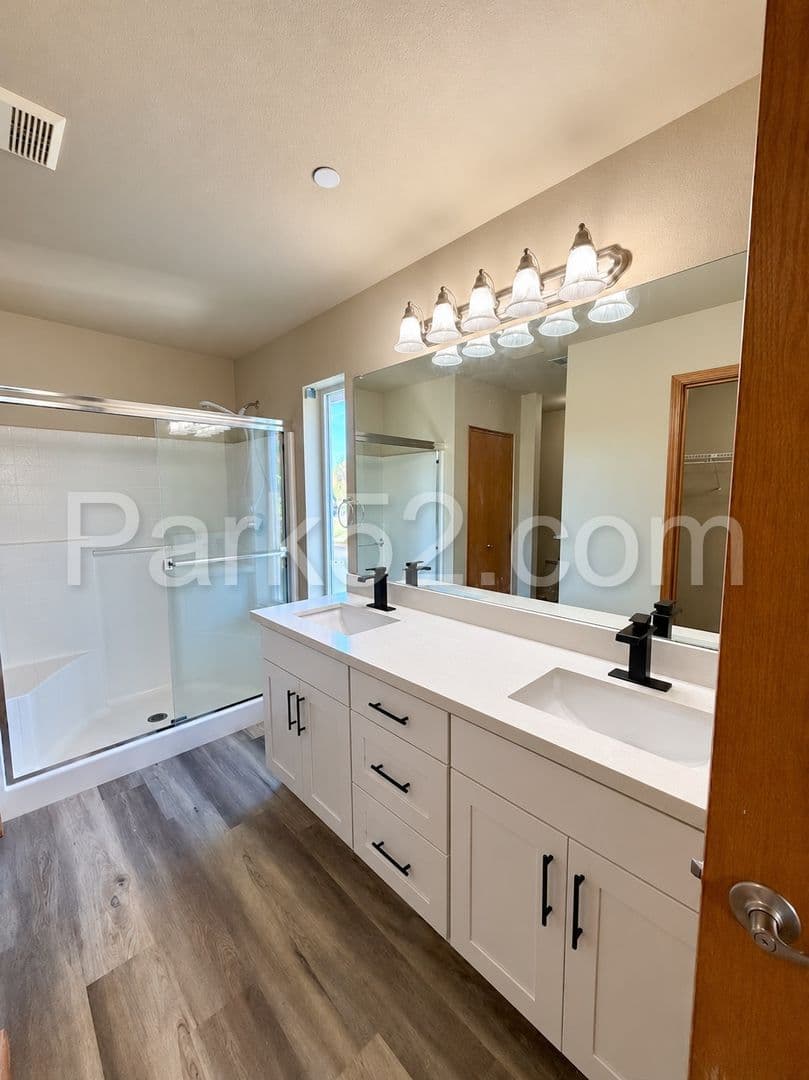 Dupont House: 2234 Wallace Loop