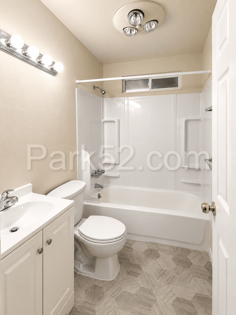 Tacoma Apartment: 1707 Garfield St S