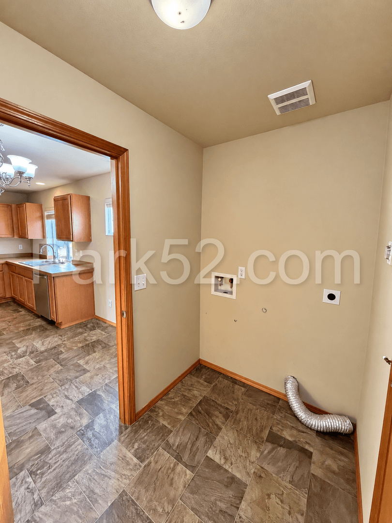 Dupont House: 2234 Wallace Loop