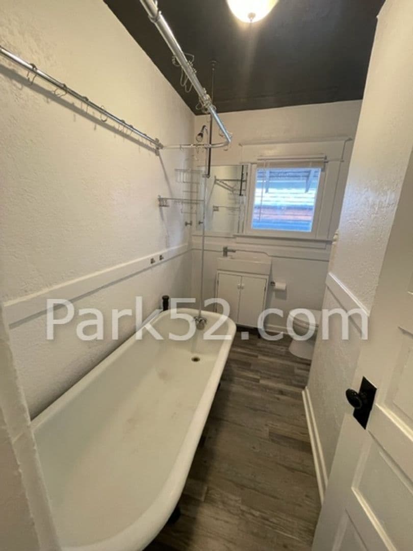 Tacoma Apartment: 1408 6th Ave