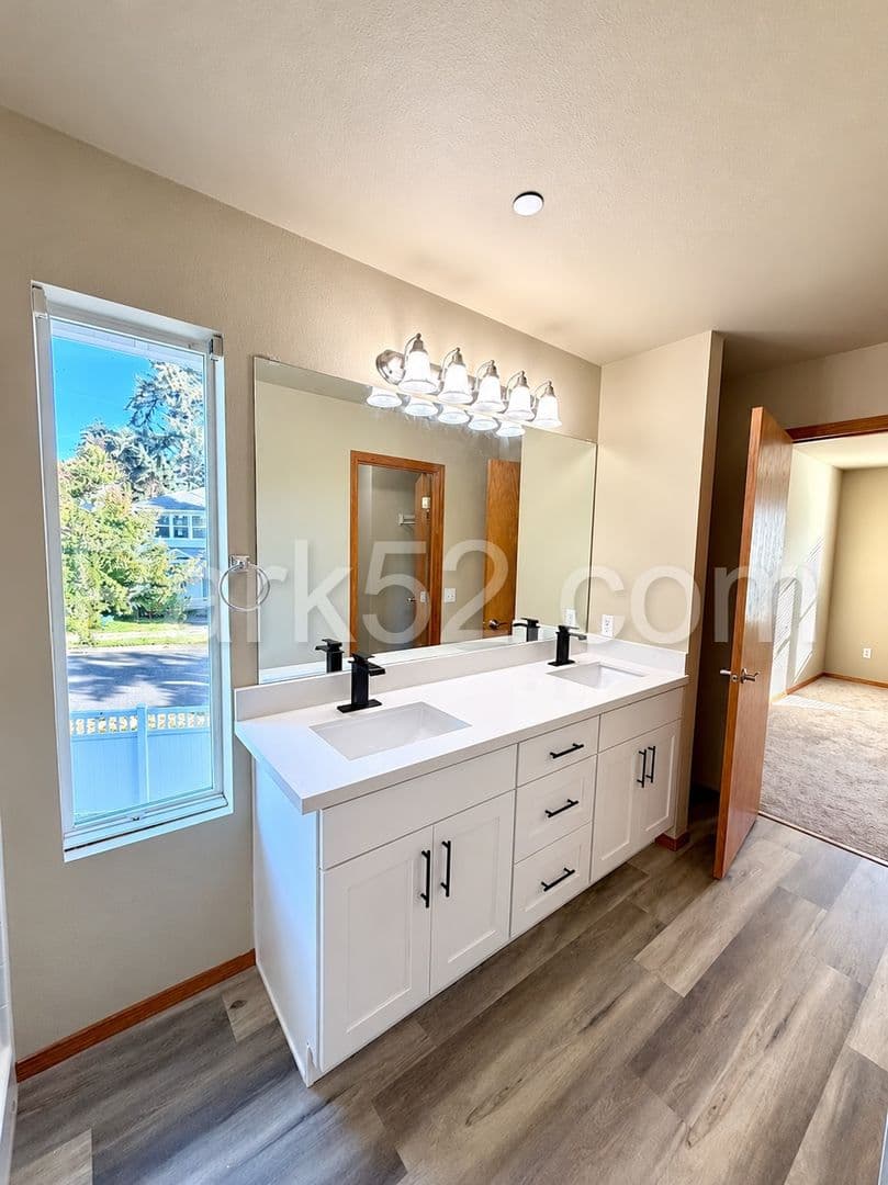 Dupont House: 2234 Wallace Loop