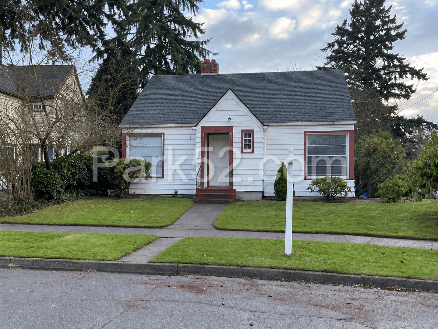Tacoma House: 1002 S Oakes
