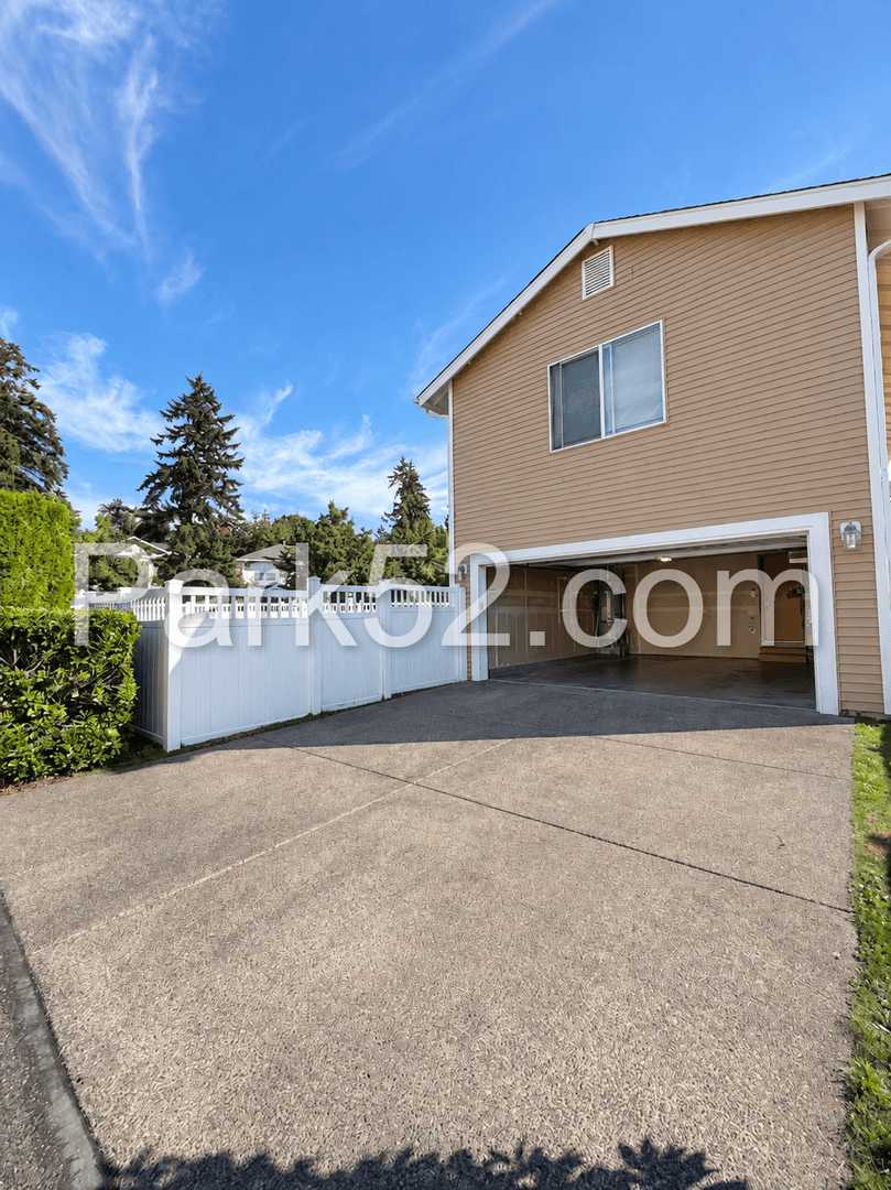 Dupont House: 2234 Wallace Loop