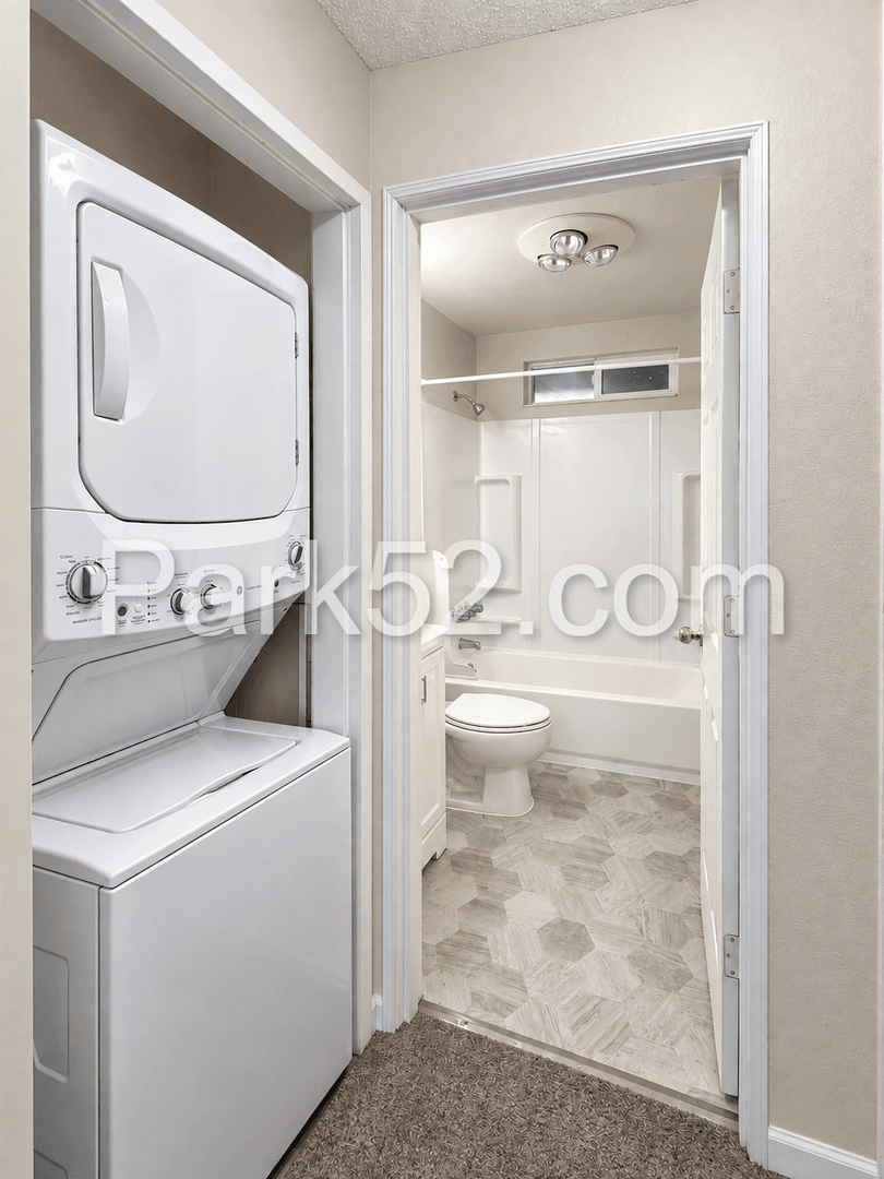 Tacoma Apartment: 1707 Garfield St S