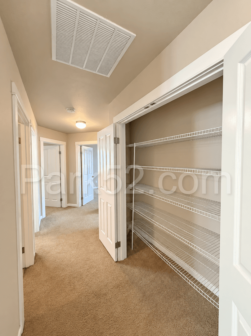 Puyallup House: 18608 111th Ave Ct E