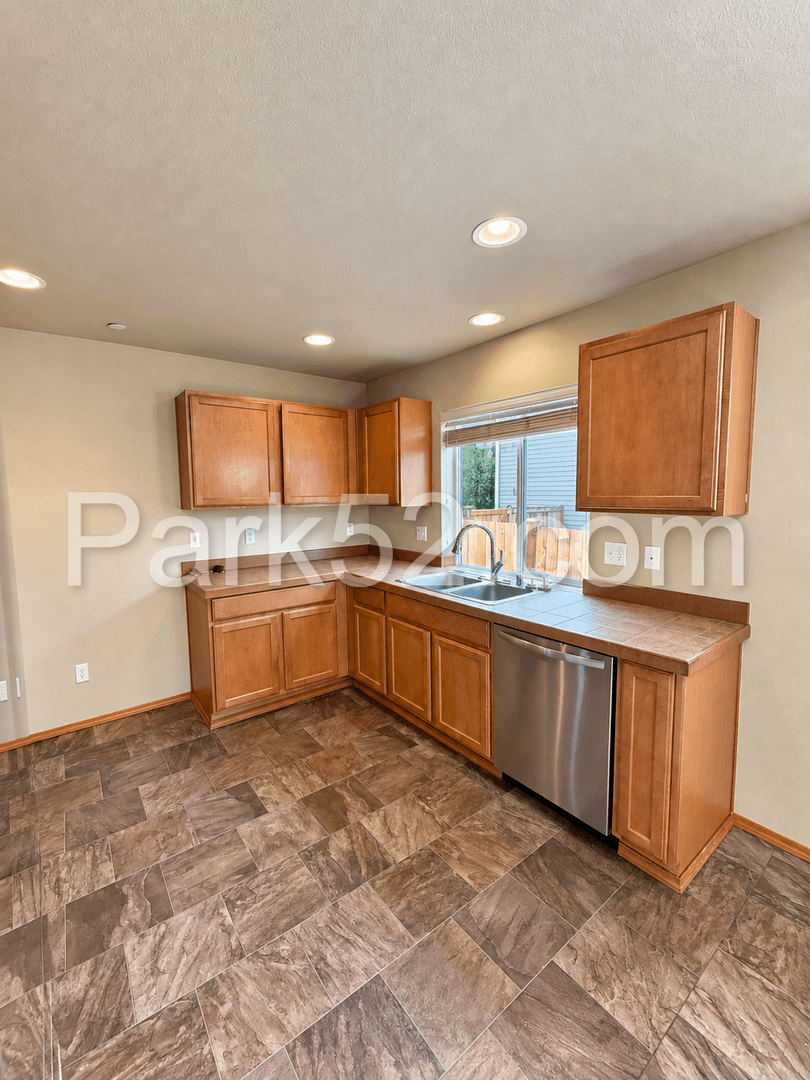 Dupont House: 2234 Wallace Loop
