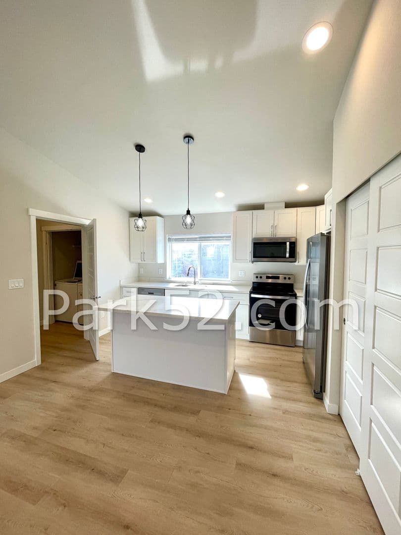 Tacoma House: 2346 S L St #B