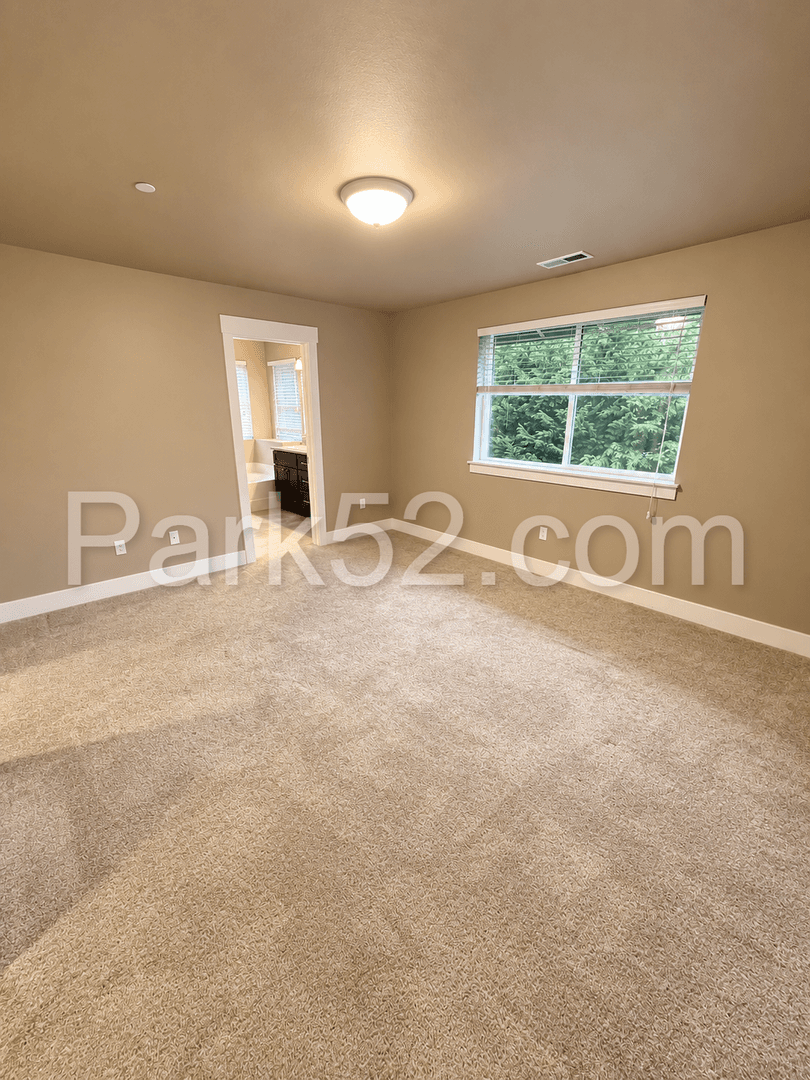 Olympia House: 1548 Onyx St SE