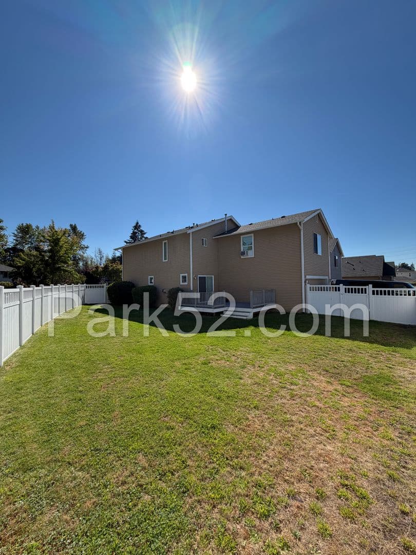 Dupont House: 2234 Wallace Loop