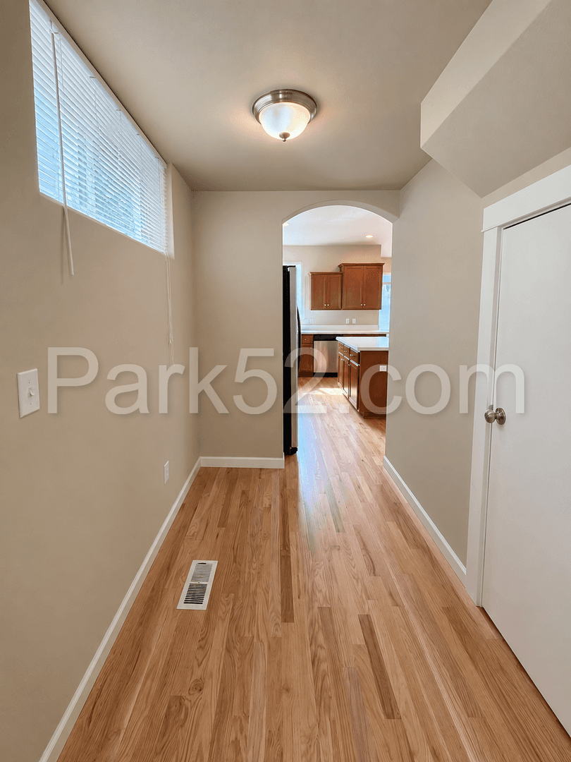 Puyallup House: 18608 111th Ave Ct E