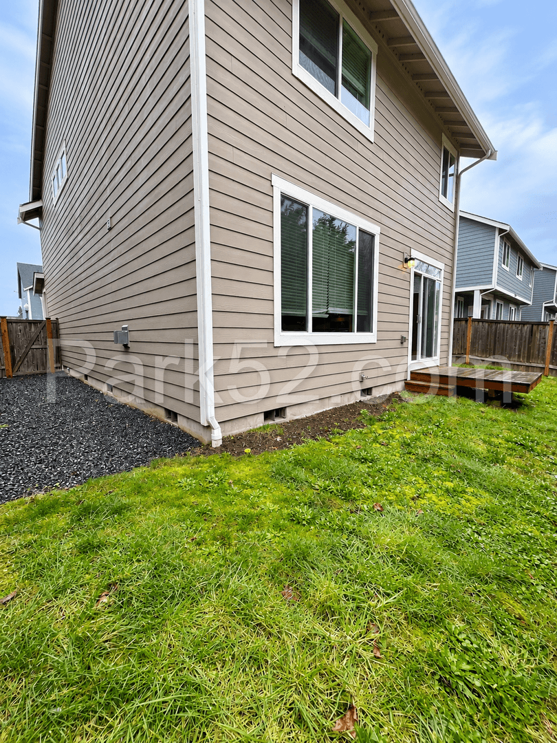 Olympia House: 1548 Onyx St SE