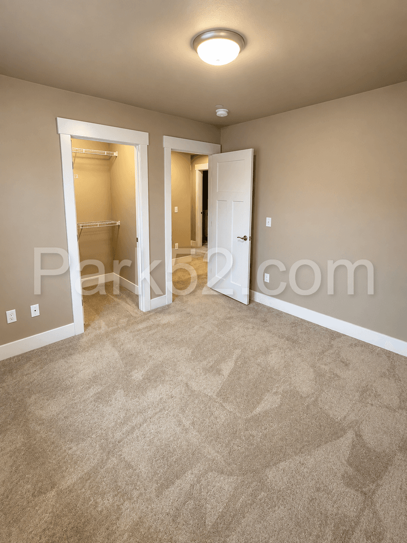 Olympia House: 1548 Onyx St SE
