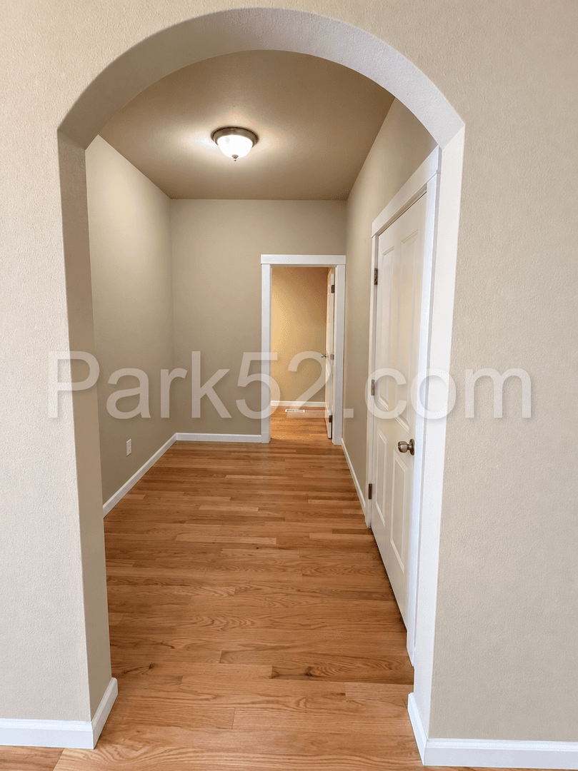 Puyallup House: 18608 111th Ave Ct E