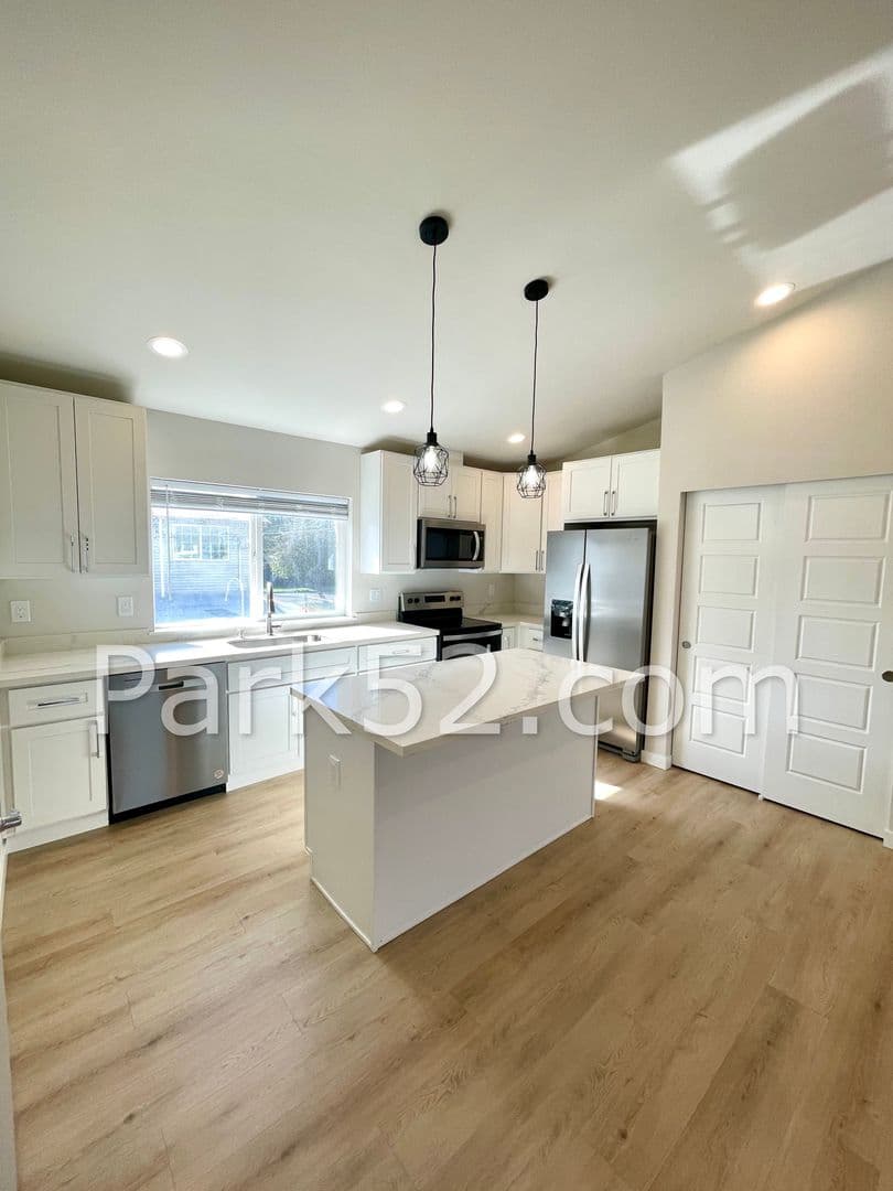 Tacoma House: 2346 S L St #B