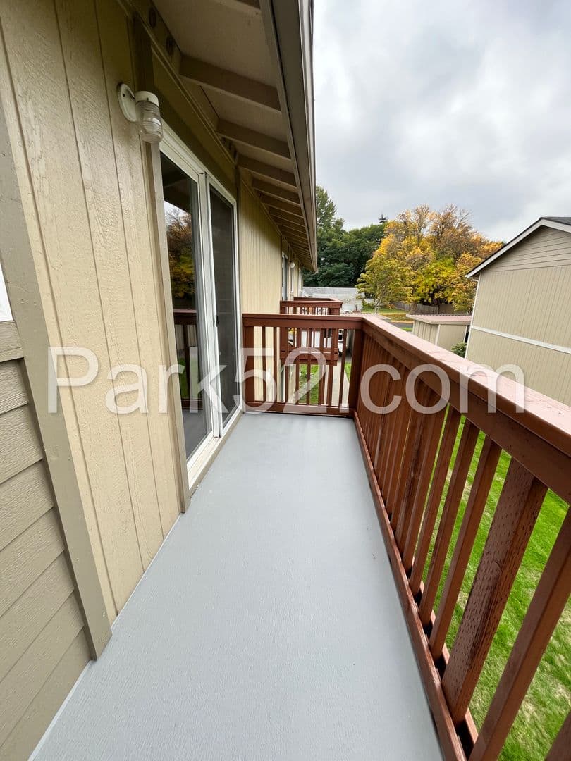 Sumner Apartment: 5606 Parker Rd E #D