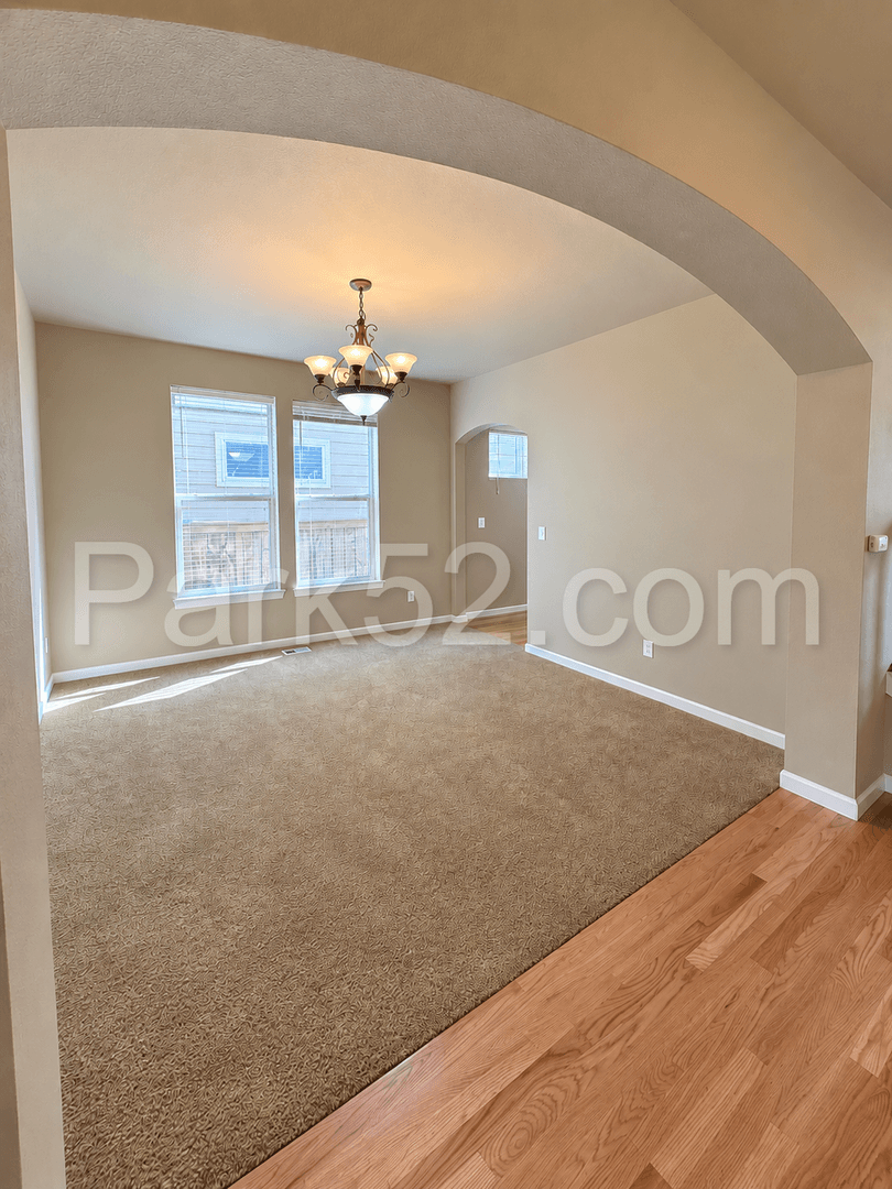 Puyallup House: 18608 111th Ave Ct E