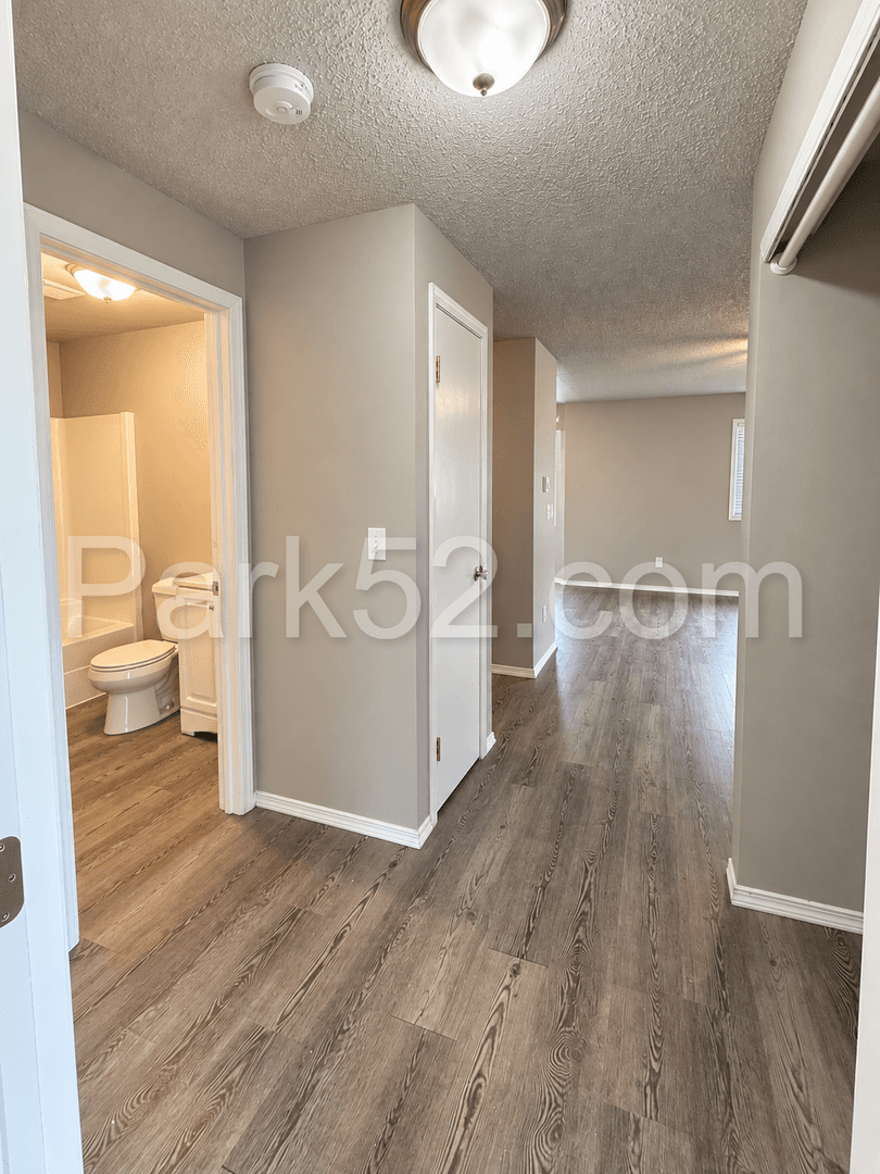 Tacoma Apartment: 3301 S Asotin #B