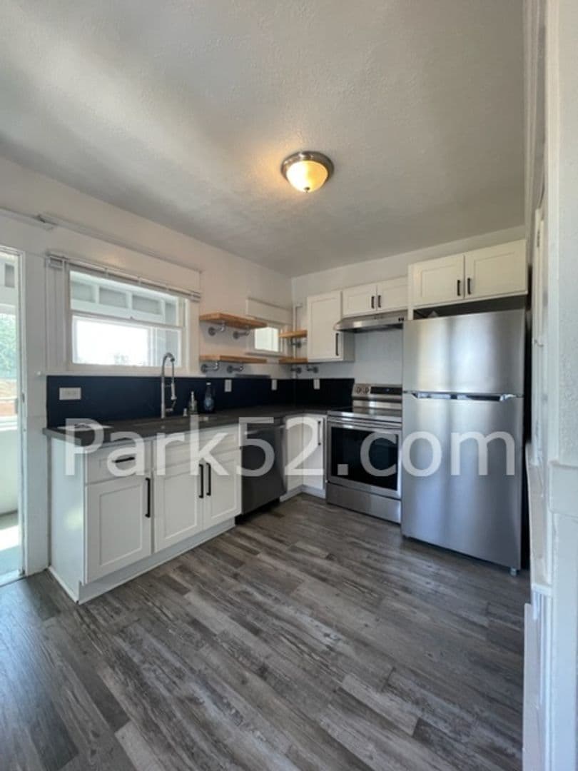 Tacoma Apartment: 1408 6th Ave