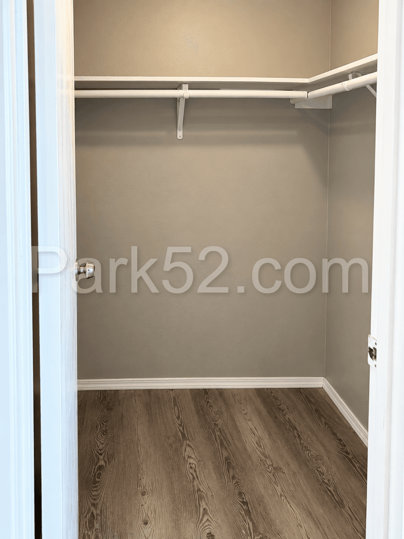 Tacoma Apartment: 3301 S Asotin #B