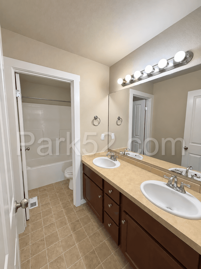 Puyallup House: 18608 111th Ave Ct E