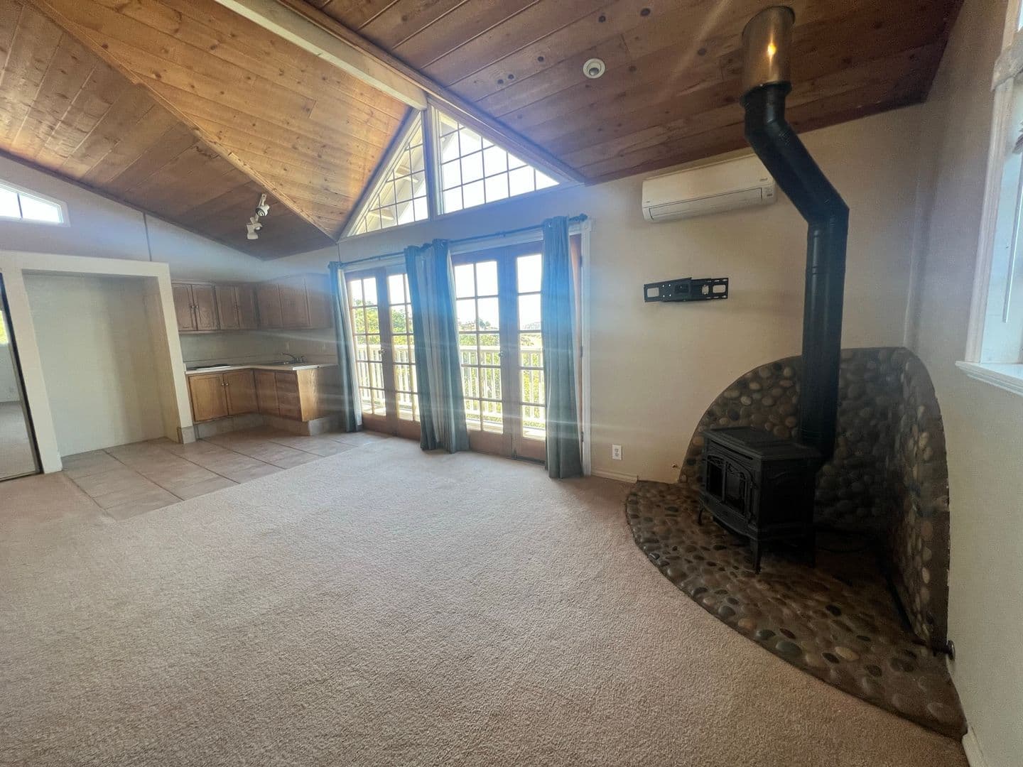 Alpine House: 1937 Lilac Ln