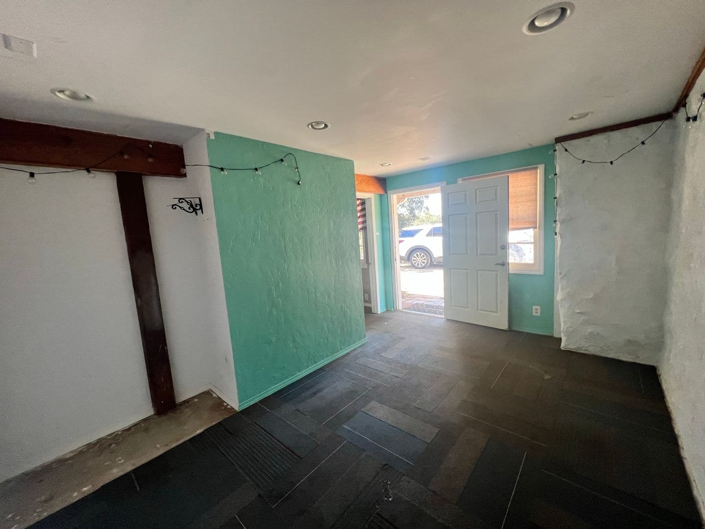 Alpine House: 1937 Lilac Ln