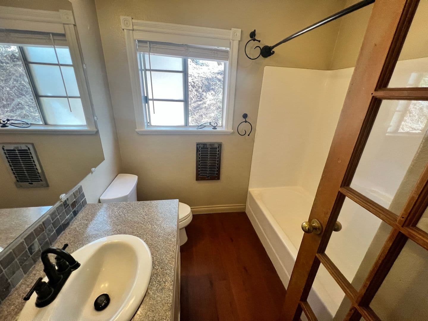 Alpine House: 1937 Lilac Ln