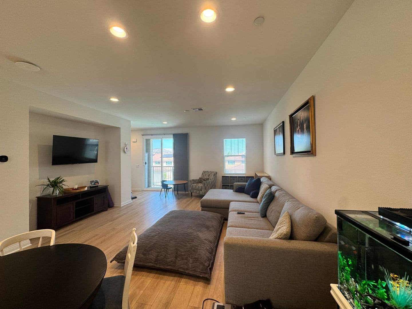Santee House: 8648 Amherst St