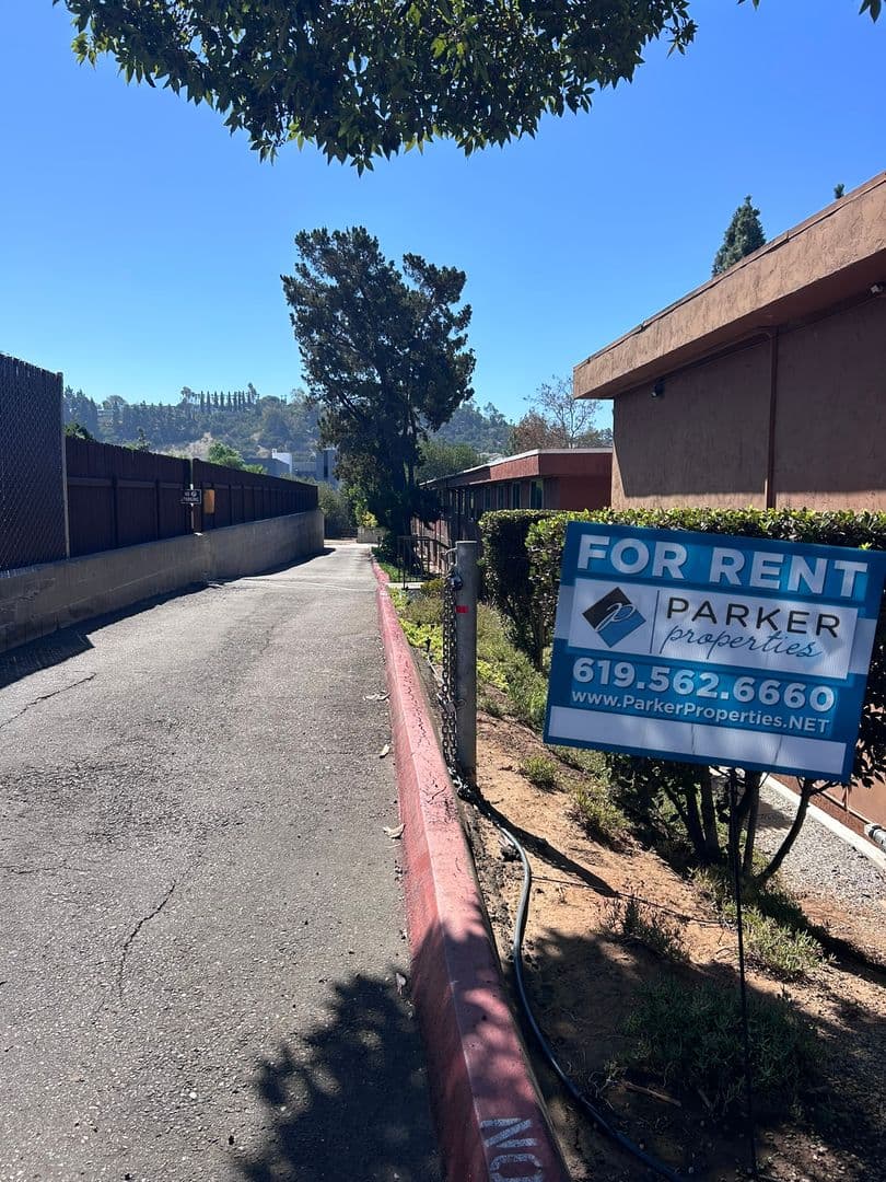 San Diego House: 4571 Twain Ave