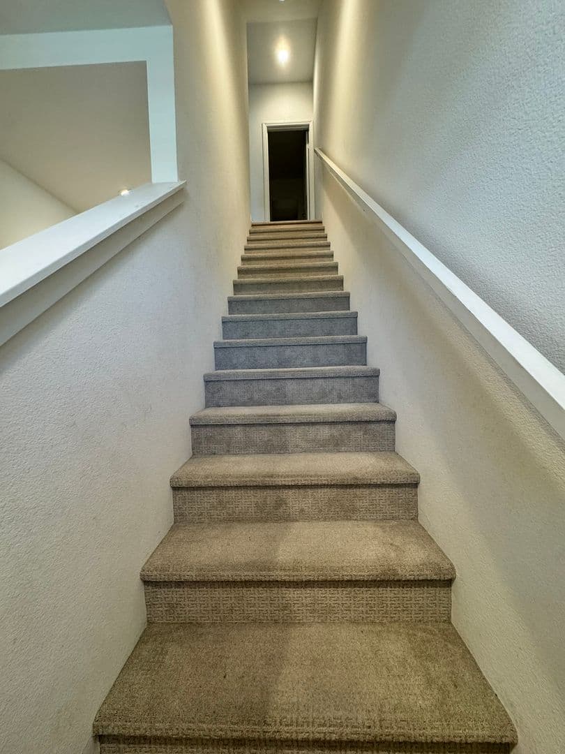 Santee House: 8648 Amherst St